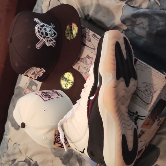 Neapolitan Jordan retro 11 with matching new era fitted hats. - Picture 3 of 3
